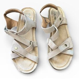 Women's White Mountain Footbeds Sandals Size 8 Beige